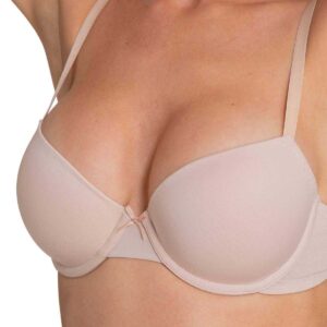 ciemnoskóra kobieta w biustonoszu marki dorina model claire